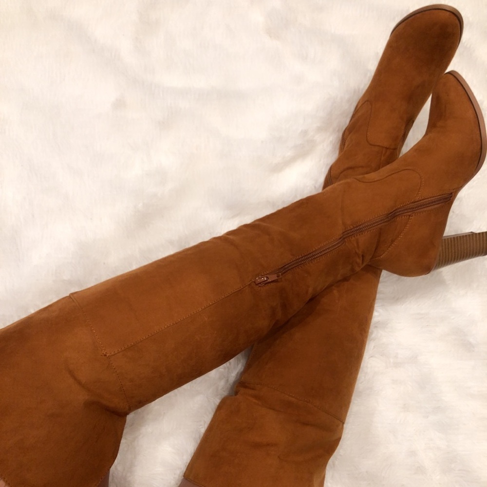 BOOTS - Picture 2 of 4